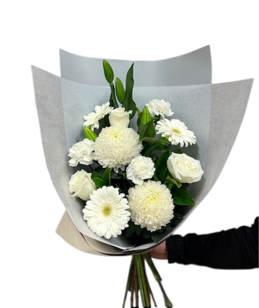 Oscar - Seasonal White Bouquet